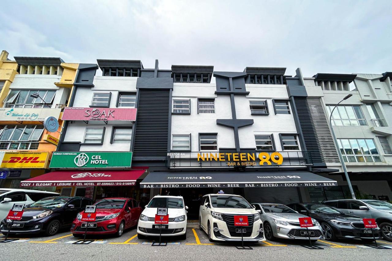 Cel Hotel Skudai Esterno foto