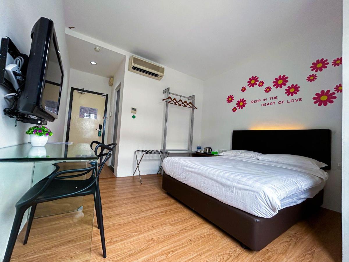 Cel Hotel Skudai Esterno foto