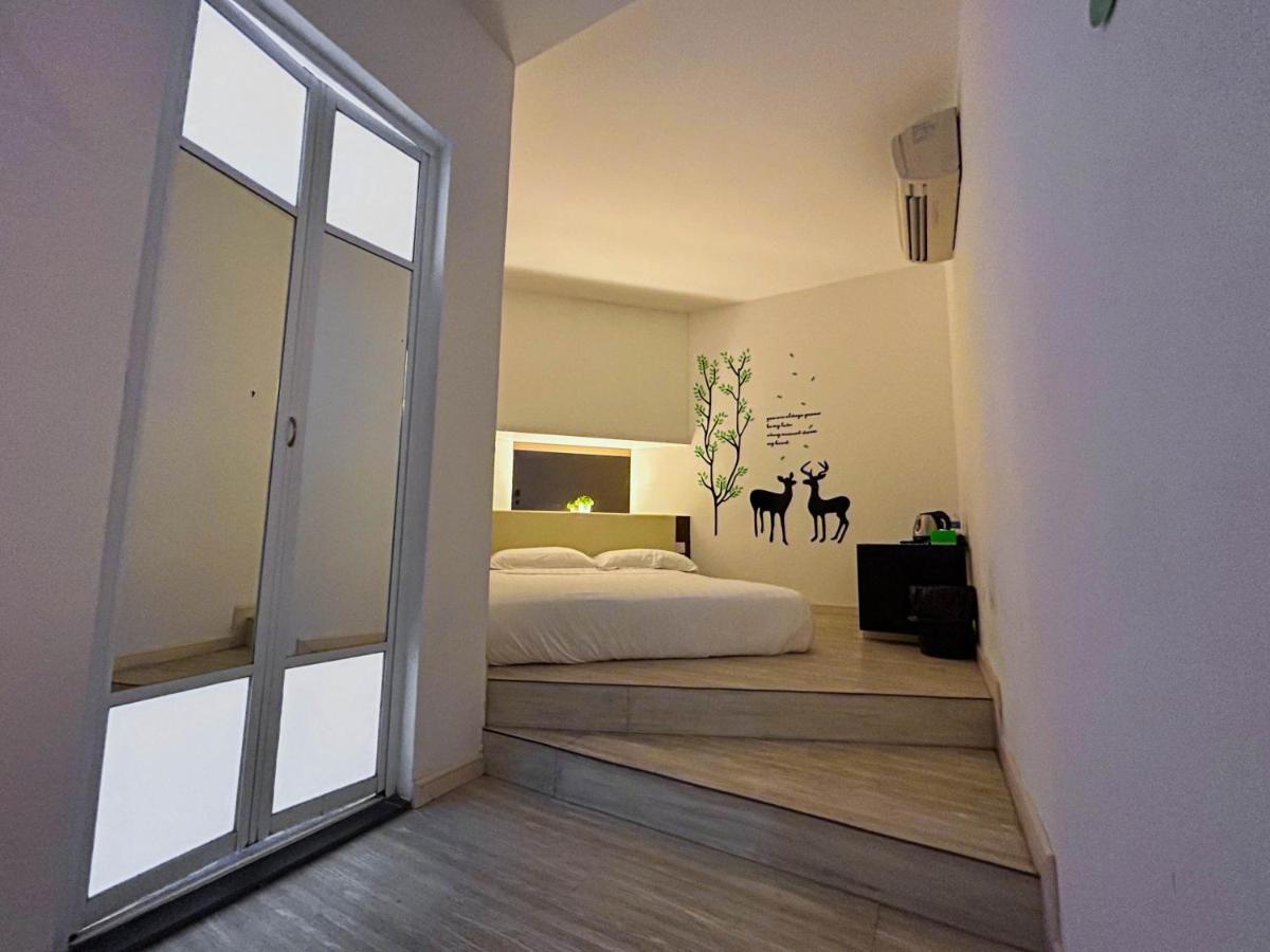 Cel Hotel Skudai Esterno foto